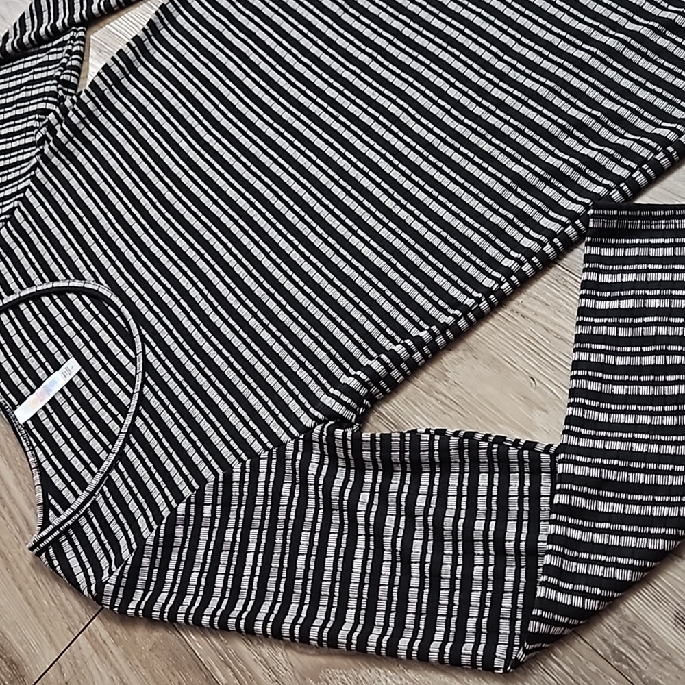 LuLaRoe Lynnae Gray Black Striped Ribbed Long Sleeve High-Low Hemline Shirt NWT
